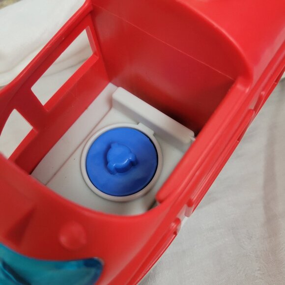 Fisher Price Little People Friendly Passenger Sounds Train 2016 Engine & Car - Picture 5 of 13